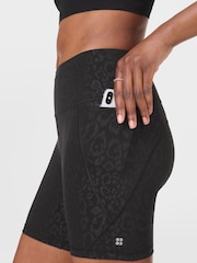 Sweaty Betty Black Leopard Emboss Print 6" Inseam Power 6" Biker Shorts - Image 3 of 8