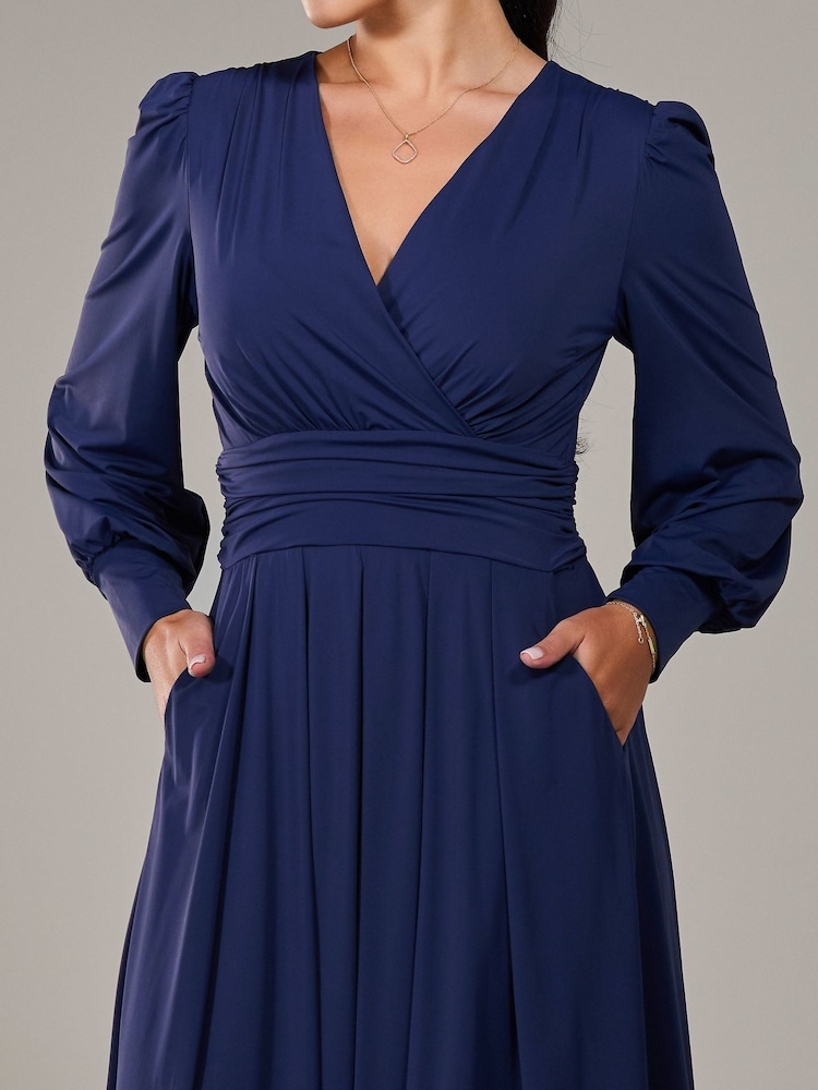 Blau - Jolie Moi Petite Long Sleeve Soft Silky Jersey Maxi Dress - Bild 2 von 6 Blau - Jolie Moi Petite Long Sleeve Soft Silky Jersey Maxi Dress - Bild 2 von 6