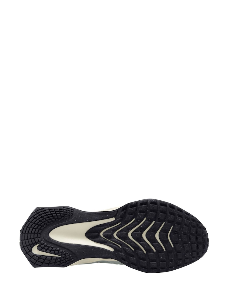 Nike White/Black City Response Trainers - Image 4 of 4