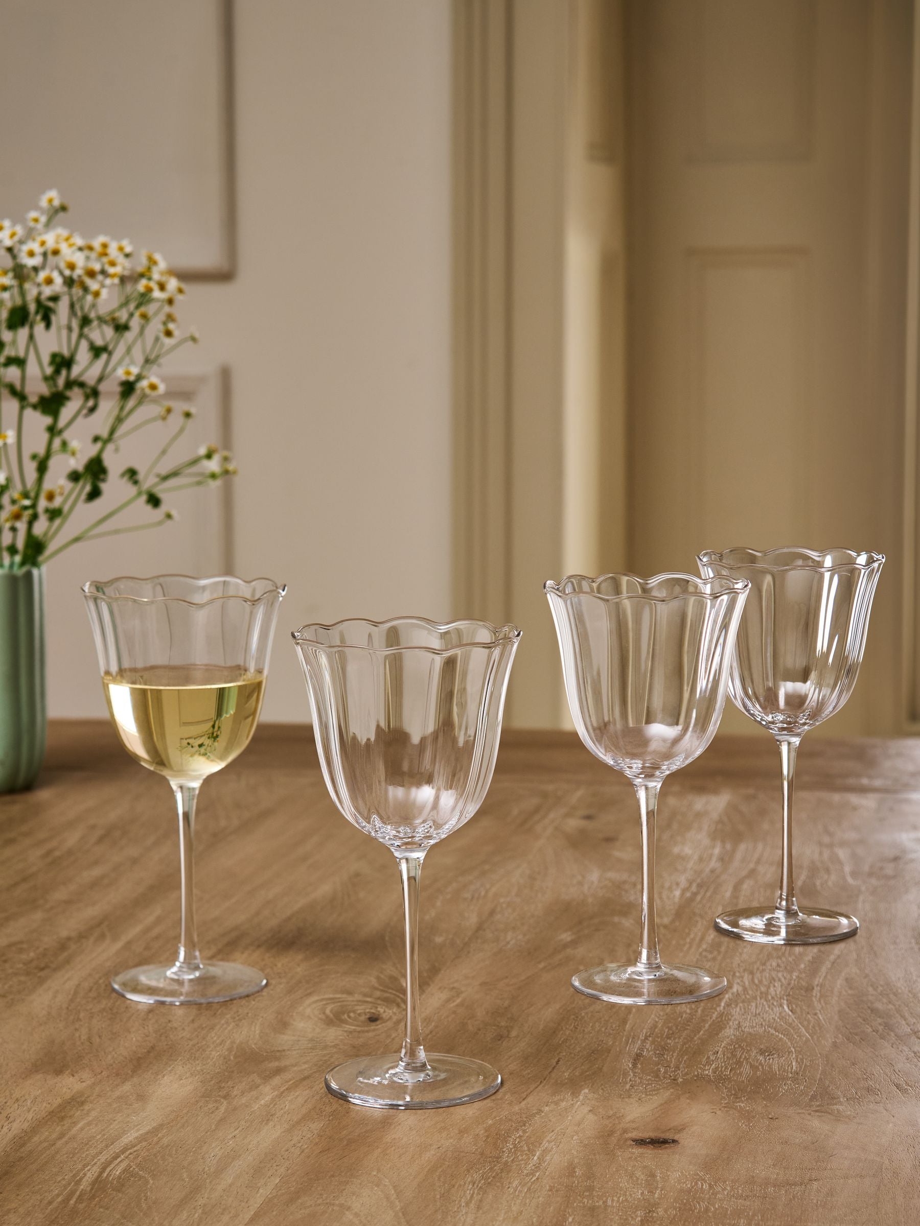 Set of 4 Clear Sadie Scallop Wine Glasses