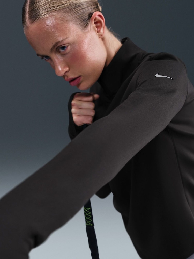 Schwarz - Nike One Therma-FIT 1/2 Zip Mid Layer T-Shirt - Bild 2 von 5
