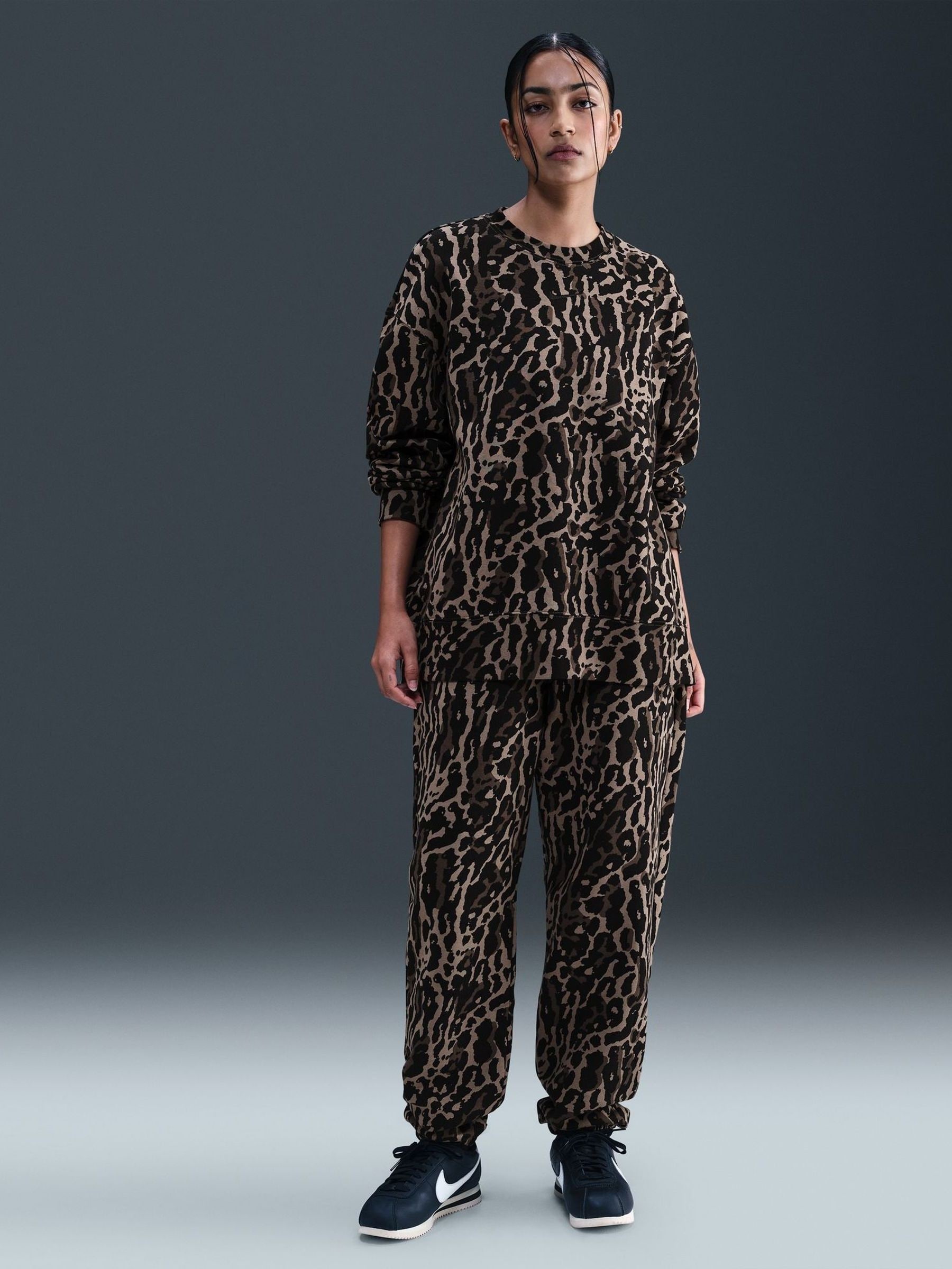 nike fleece printed crew sweatshirt