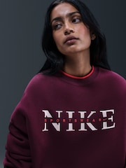 Bordeaux-Burgunder - Nike Phoenix – Fleece-Sweatshirt mit Grafik-Print-Logo - Bild 5 von 5