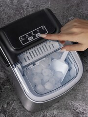 Daewoo Silver 12KG Ice Maker - Image 3 of 5
