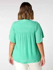 Verde - Live Unlimited Curve Crinkle Smocked Top - Imagen 2 de 3