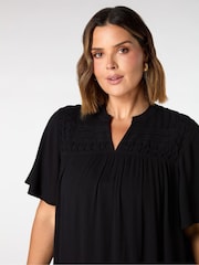 Negro - Live Unlimited Curve Crinkle Smocked Top - Imagen 3 de 4