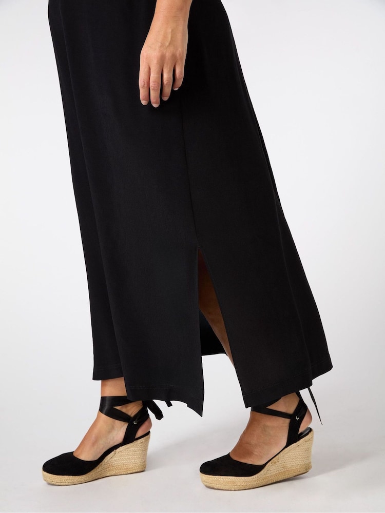 Live Unlimited Black Curve V-Neck Scallop Rib Dress - Image 4 of 4