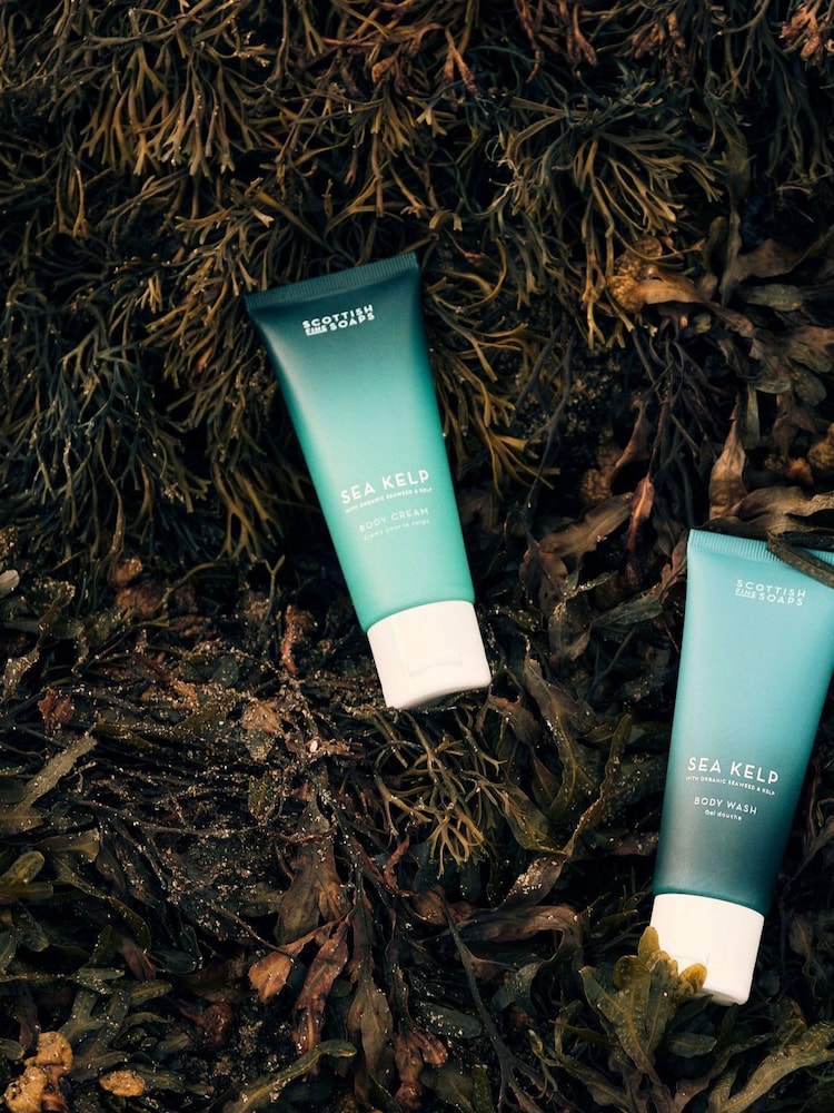 Scottish Fine Soaps Sea Kelp Travel Essentials Gift Set - Image 3 of 3