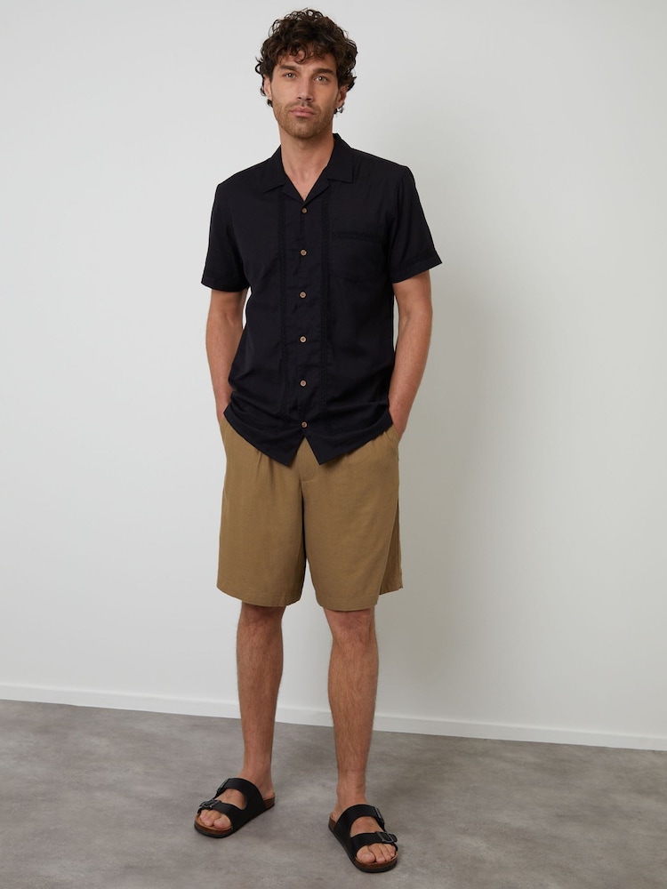 Threadbare Brown Loose Fit Linen Blend Pleated Shorts - Image 3 of 5