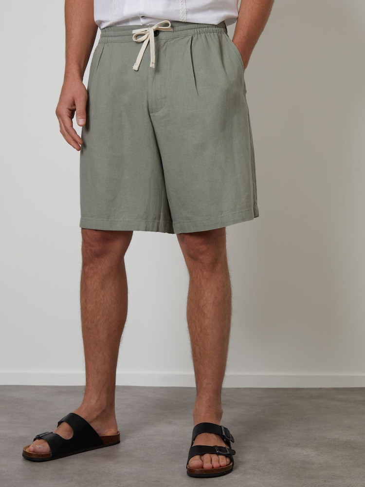 Threadbare Green Loose Fit Linen Blend Pleated Shorts - Image 1 of 5