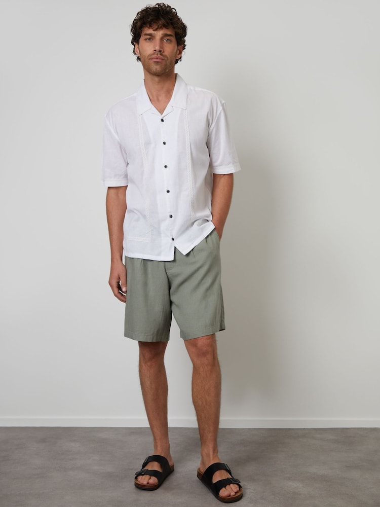 Threadbare Green Loose Fit Linen Blend Pleated Shorts - Image 3 of 5
