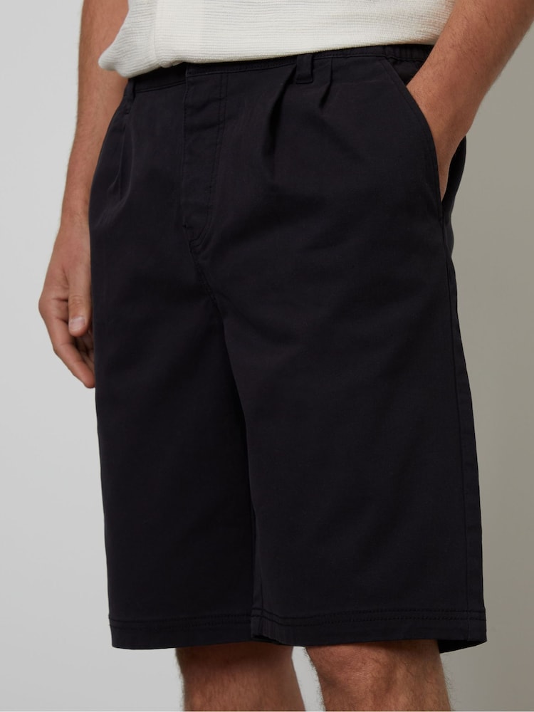 Threadbare Black Relaxed Fit Pleated Stretch Chinos Shorts - Image 4 of 5