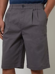 Threadbare Grey Relaxed Fit Pleated Stretch Chinos Shorts - Image 4 of 5