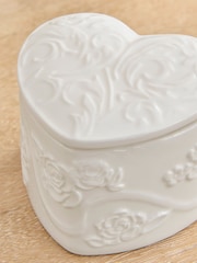 Cream Vintage Rose Shaped Decorative Candle - Image 4 of 5