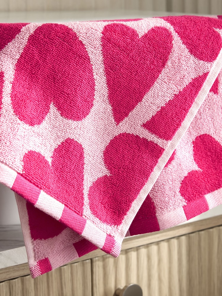 Set of 2 Pink Heart Face Cloths - Image 2 of 2