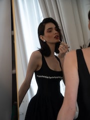 Amy Lynn Cheryl Embellished Satin Crepe Mini Dress - صورة 3 من 14