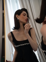 Amy Lynn Cheryl Embellished Satin Crepe Mini Dress - صورة 4 من 14