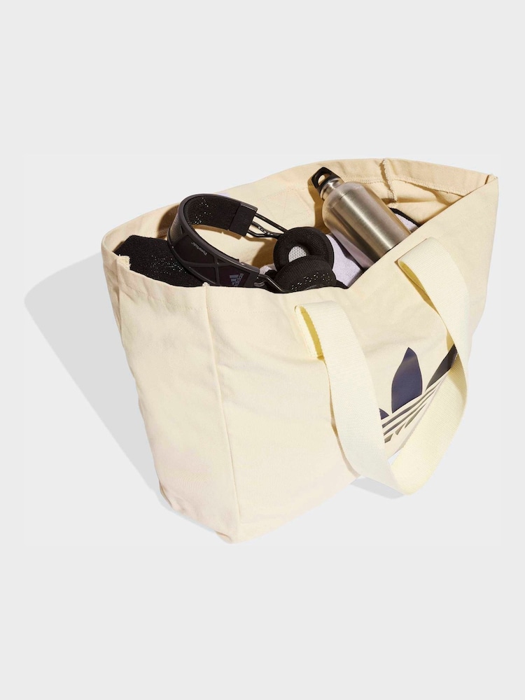 Next：日本 ホワイト - adidas Originals コットン キャンバス トート 