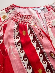 Red/Pink Border Print - Blusa de manga curta com decote em V e barra franzida. - Imagem 7 de 8