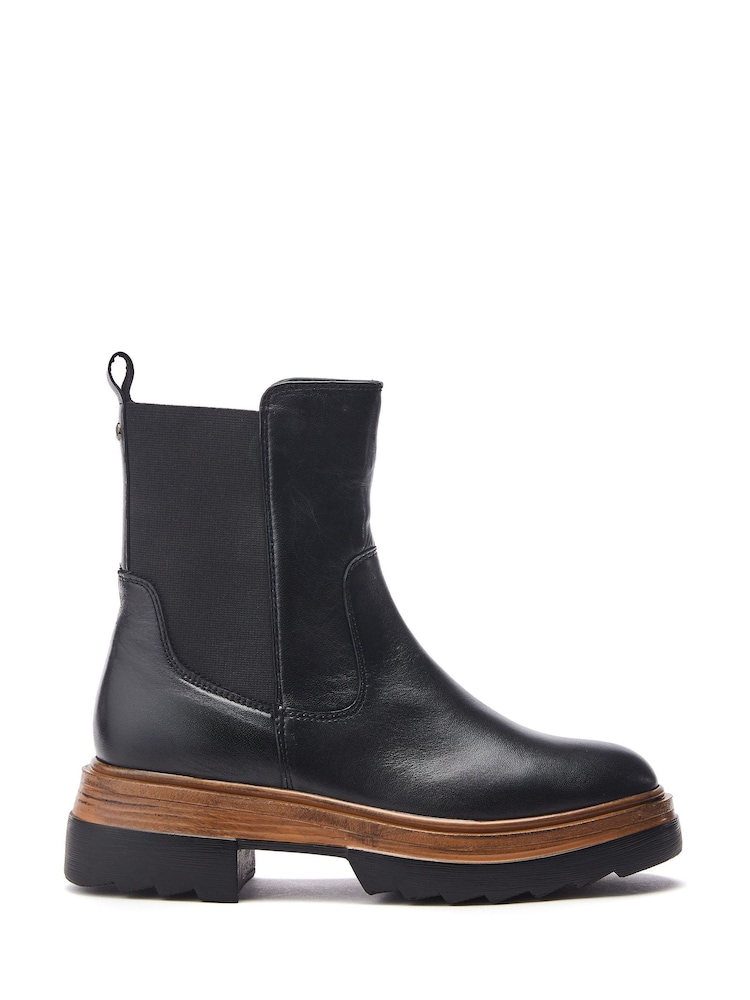 Moda in Pelle Omri Elastic Panel Chelsea Black Boots - Image 1 of 4 Moda in Pelle Omri Elastic Panel Chelsea Black Boots - Image 1 of 4