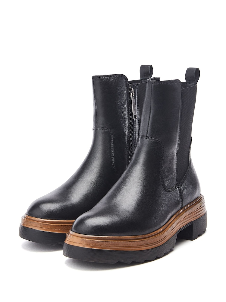 Moda in Pelle Omri Elastic Panel Chelsea Black Boots - Image 2 of 4 Moda in Pelle Omri Elastic Panel Chelsea Black Boots - Image 2 of 4