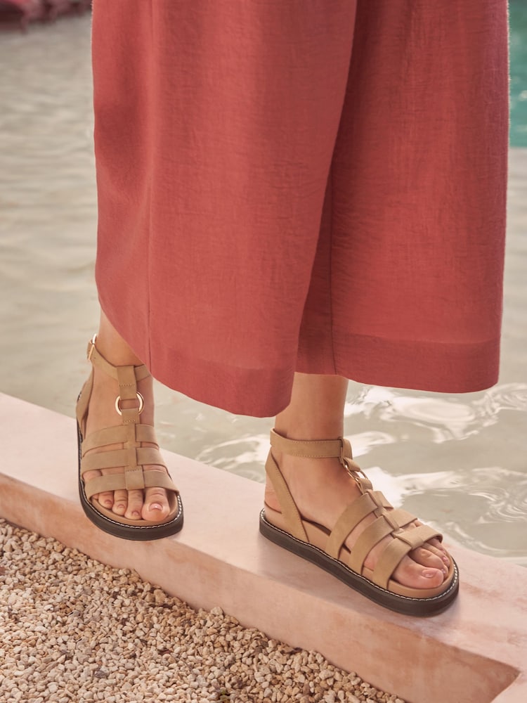 Taupe Faux Suede - Sandales décontractées Flatform Friends Like These Comfort Gladiator - Image 2 de 4 Taupe Faux Suede - Sandales décontractées Flatform Friends Like These Comfort Gladiator - Image 2 de 4