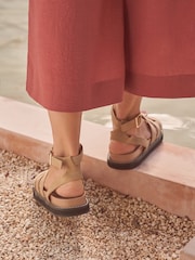 Taupe Faux Suede - Sandales décontractées Flatform Friends Like These Comfort Gladiator - Image 3 de 4