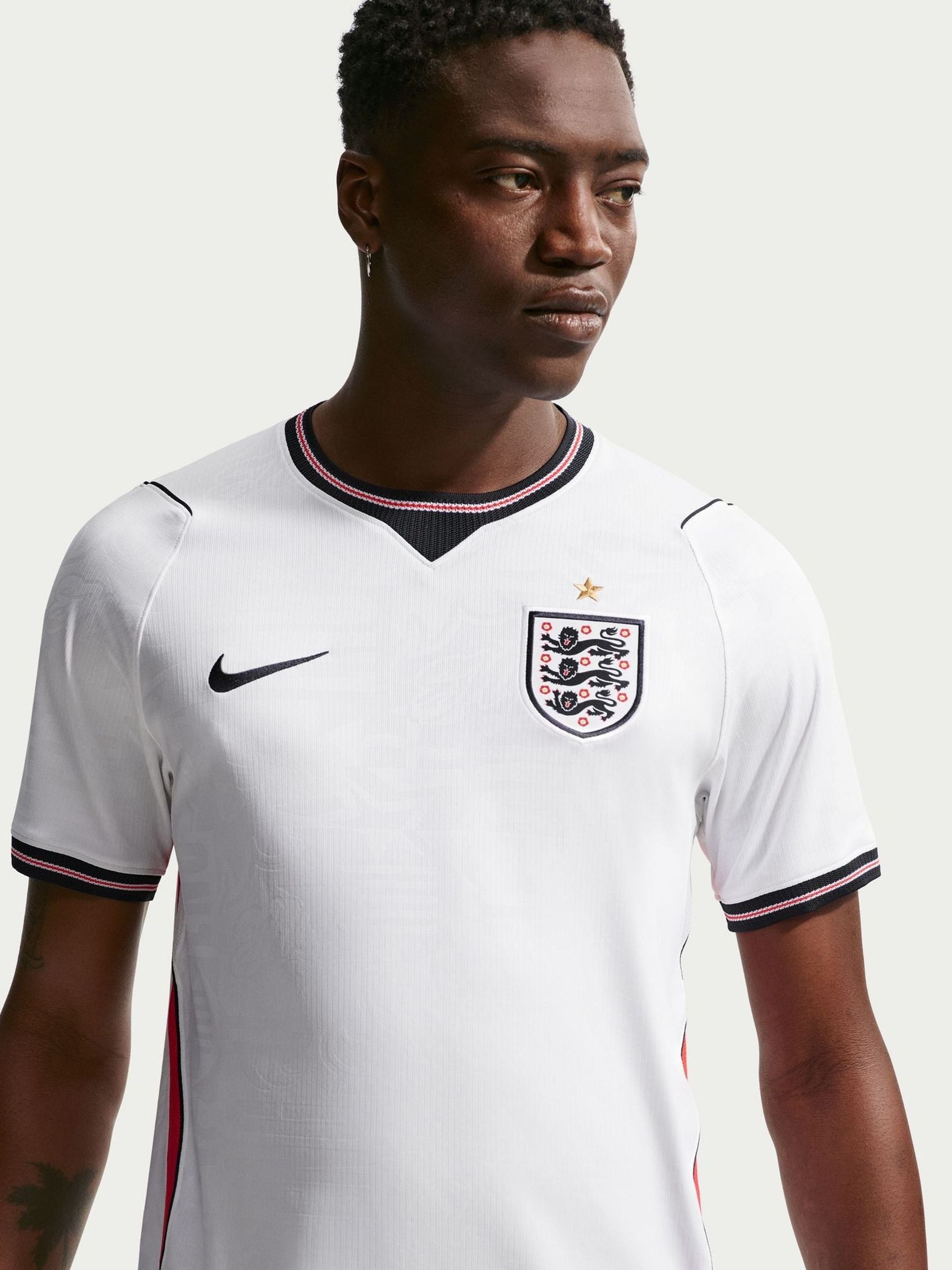 NIKE イングランド代表 サッカーシャツ Mサイズ　ワールドカップ Next：日本 生活雑貨 - Nike イングランド 2026 スタジアム サッカー