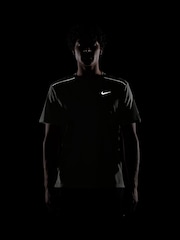 Gris Fog - T-shirt de running Nike Miler Dri-FIT UV - Image 4 de 4