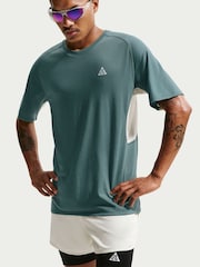 الأردواز المعدني - تيشِرت للجري Solar Chase بتقنية Dri-FIT المطوّرة تشكيلة ACG من Nike - Image 4 of 5