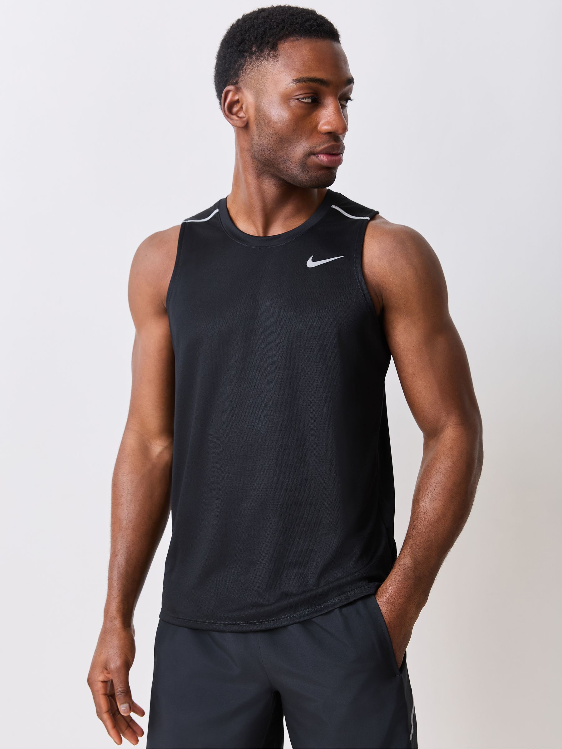 Next：日本 ブラック - Nike Miler Dri-FIT ランニングタンクトップ