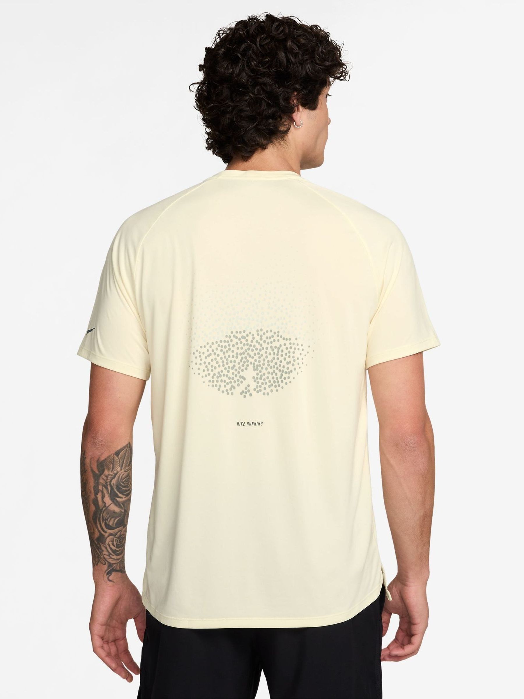 Next：日本 Sail ニュートラル - Nike Stride Dri-FIT ADV ランニング