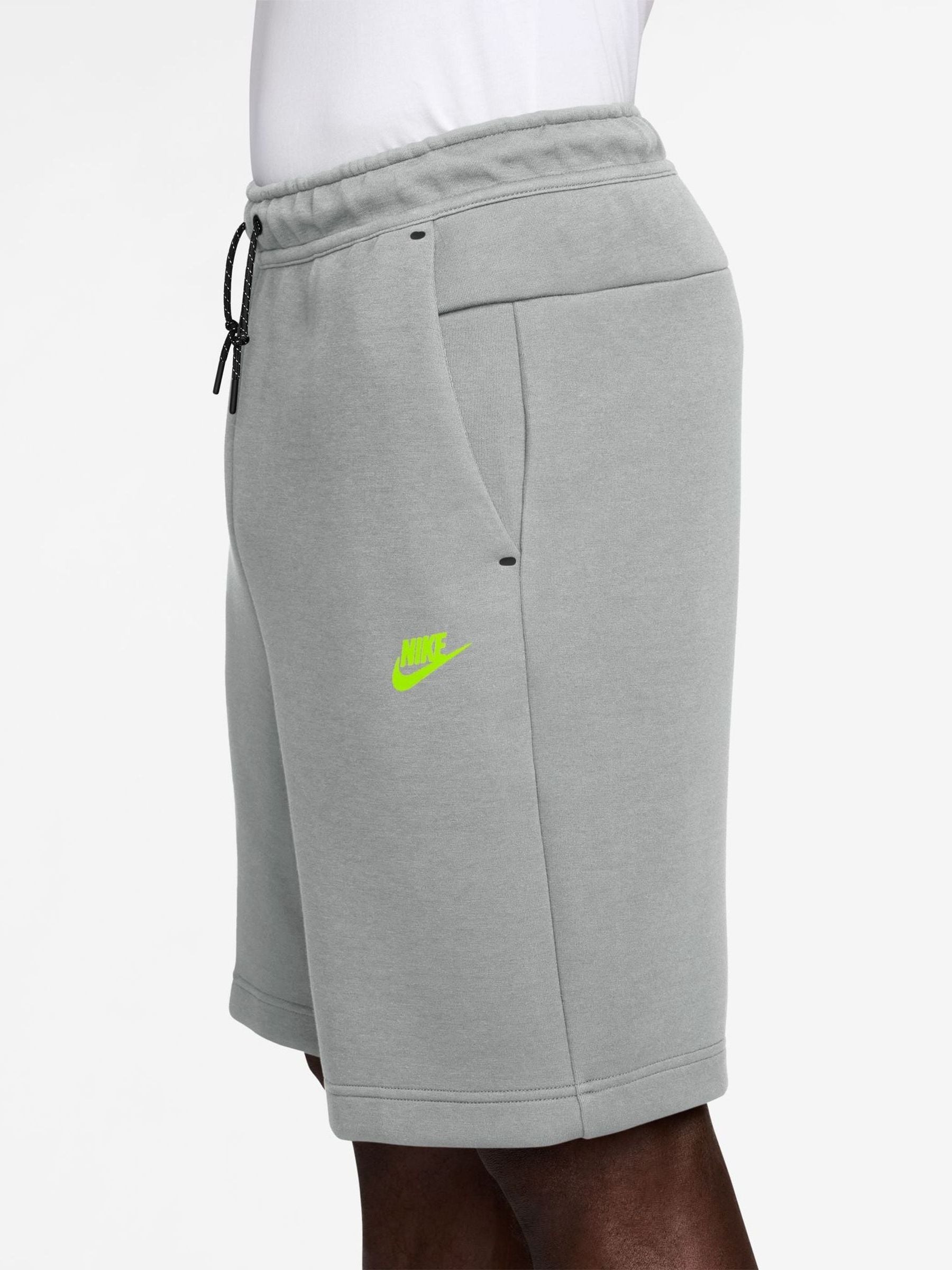 NIKE Tech Fleece ショートパンツ グレー S Next：日本 スモークグレー - Nike テック フリース ショートパンツ