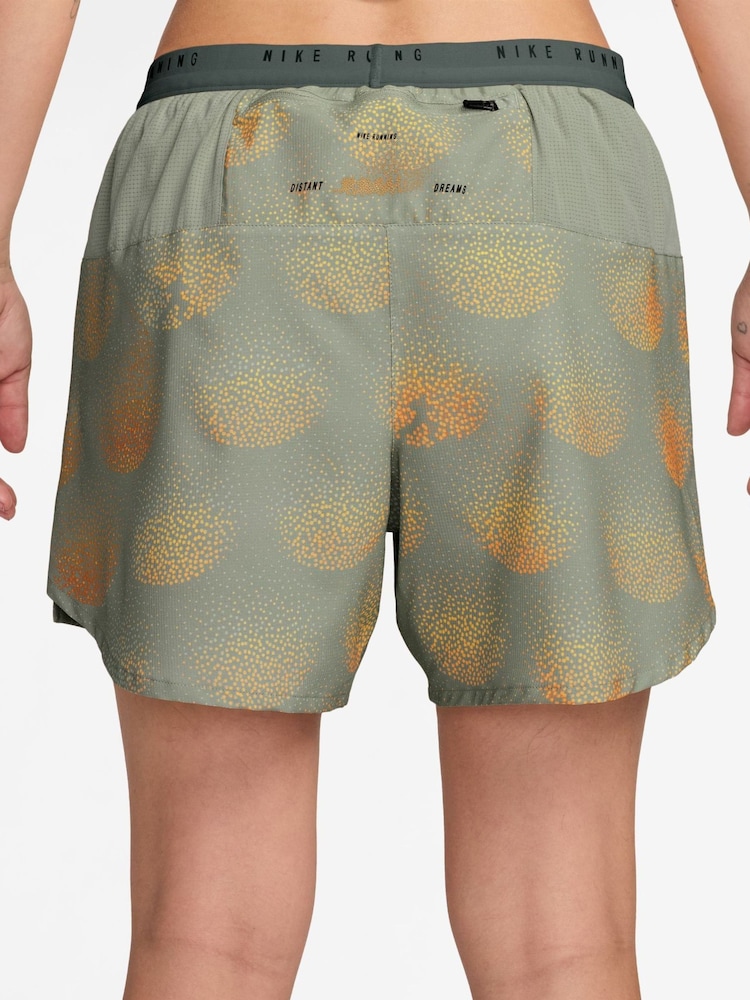 Nike Jade Green Stride Dri-FIT 5 inch Brief Lined Running Shorts - Image 2 of 4 Nike Jade Green Stride Dri-FIT 5 inch Brief Lined Running Shorts - Image 2 of 4