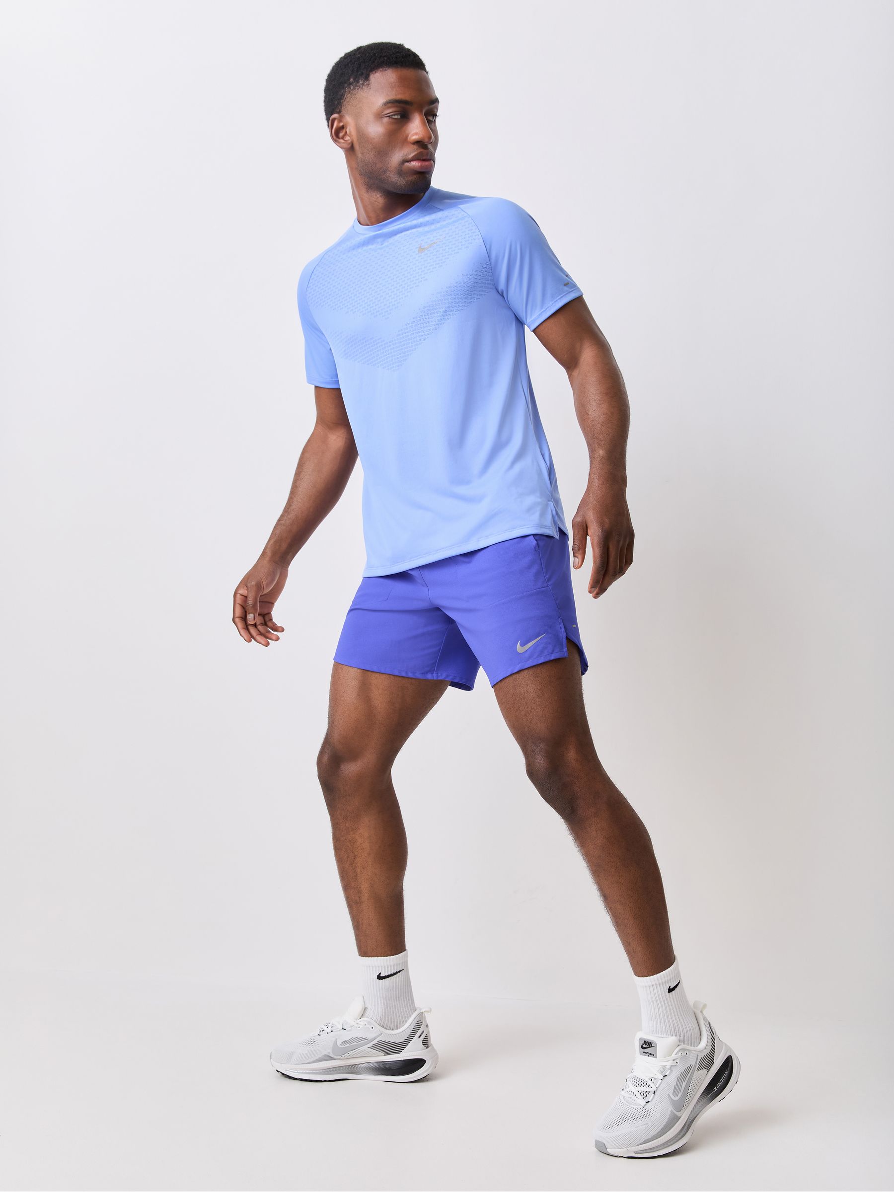 Next：日本 ラピスブルー - Nike Dri-FIT ストライド7インチ ブリーフ