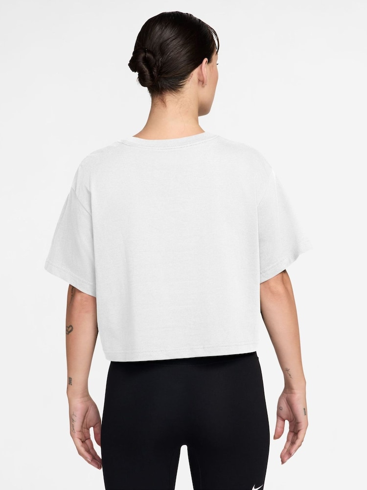 Nike White Court Graphic Cropped Tennis T-Shirt - Image 2 of 3