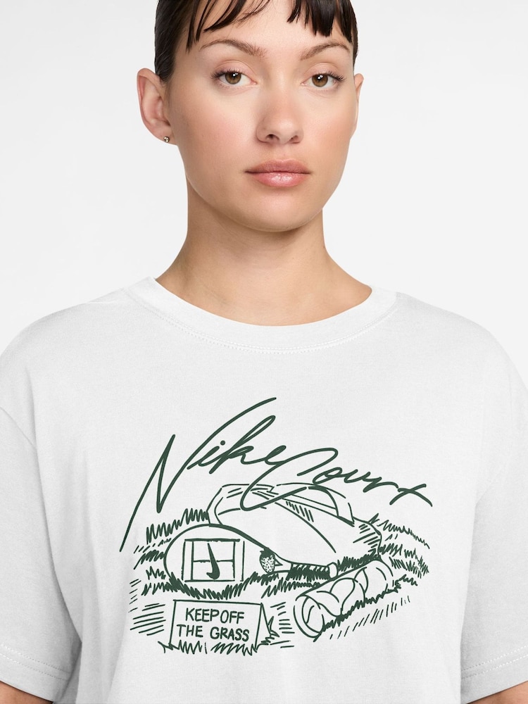 Nike White Court Graphic Cropped Tennis T-Shirt - Image 3 of 3