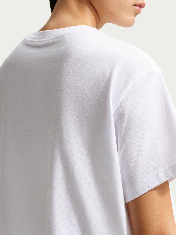 Nike White Court Graphic Cropped Tennis T-Shirt - Image 5 of 5 Nike White Court Graphic Cropped Tennis T-Shirt - Image 5 of 5