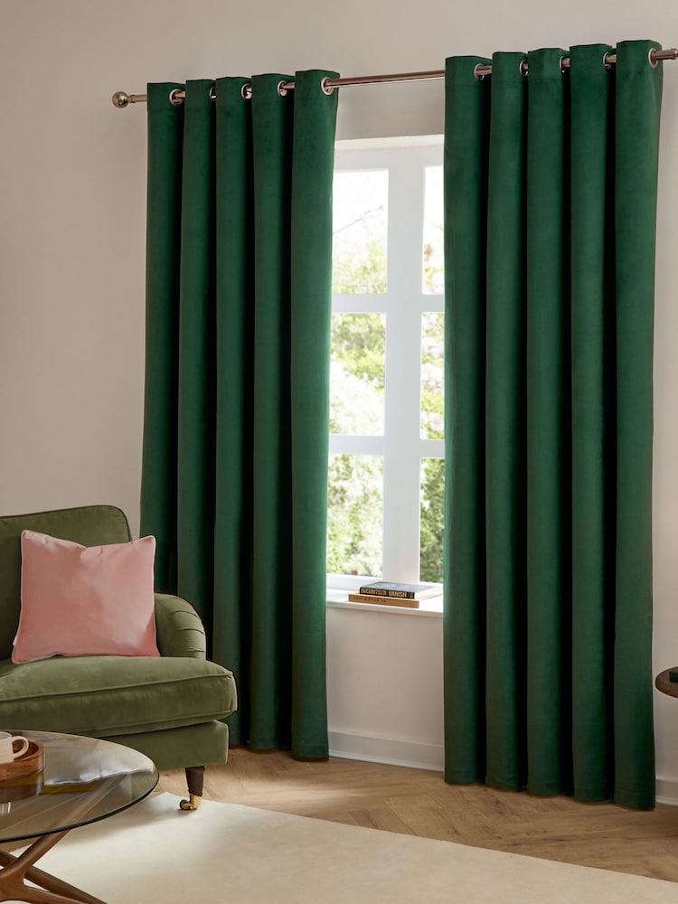 Furn The Ultimate Velvet 100% Blackout Eyelet Curtains - صورة 1 من 6 Furn The Ultimate Velvet 100% Blackout Eyelet Curtains - صورة 1 من 6