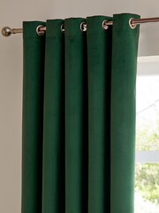 Furn The Ultimate Velvet 100% Blackout Eyelet Curtains - صورة 4 من 6