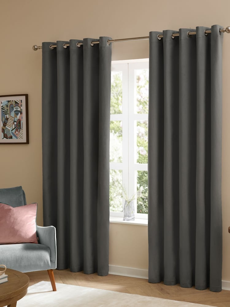 Furn The Ultimate Velvet 100% Blackout Eyelet Curtains - صورة 1 من 6