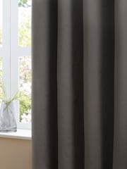 Furn The Ultimate Velvet 100% Blackout Eyelet Curtains - صورة 3 من 6