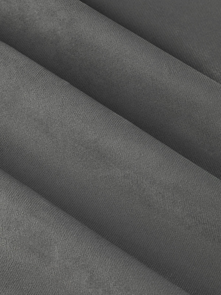 Furn The Ultimate Velvet 100% Blackout Eyelet Curtains - صورة 6 من 6