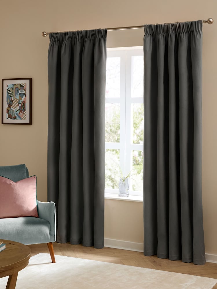 Furn The Ultimate Velvet 100% Blackout Pencil Pleat Curtains - صورة 1 من 6