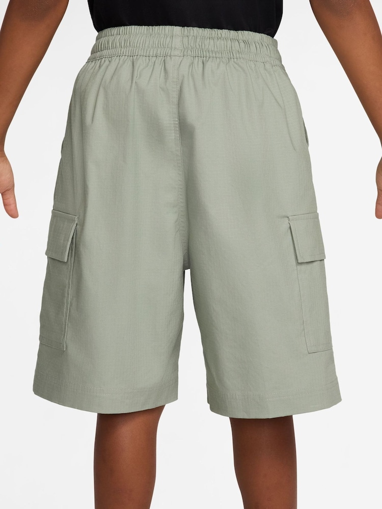 Nike Spruce Fog Grey Club Woven Cargo Shorts - Image 2 of 4 Nike Spruce Fog Grey Club Woven Cargo Shorts - Image 2 of 4