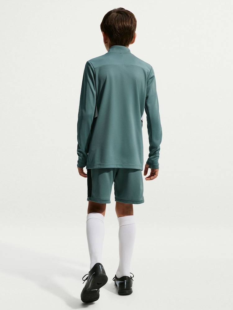 Nike Green Shorts - Image 2 of 6 Nike Green Shorts - Image 2 of 6