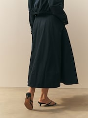שחור - Nothing Ordinary Premium Cotton Rich Tailored A-Line Midi Skirt - תמונה 3 מתוך 4