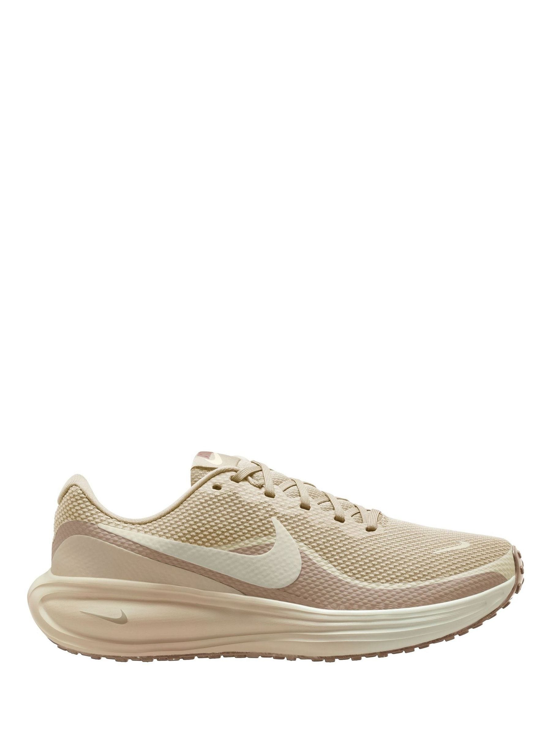 nike running air max sequent 4 trainers in white and gold
