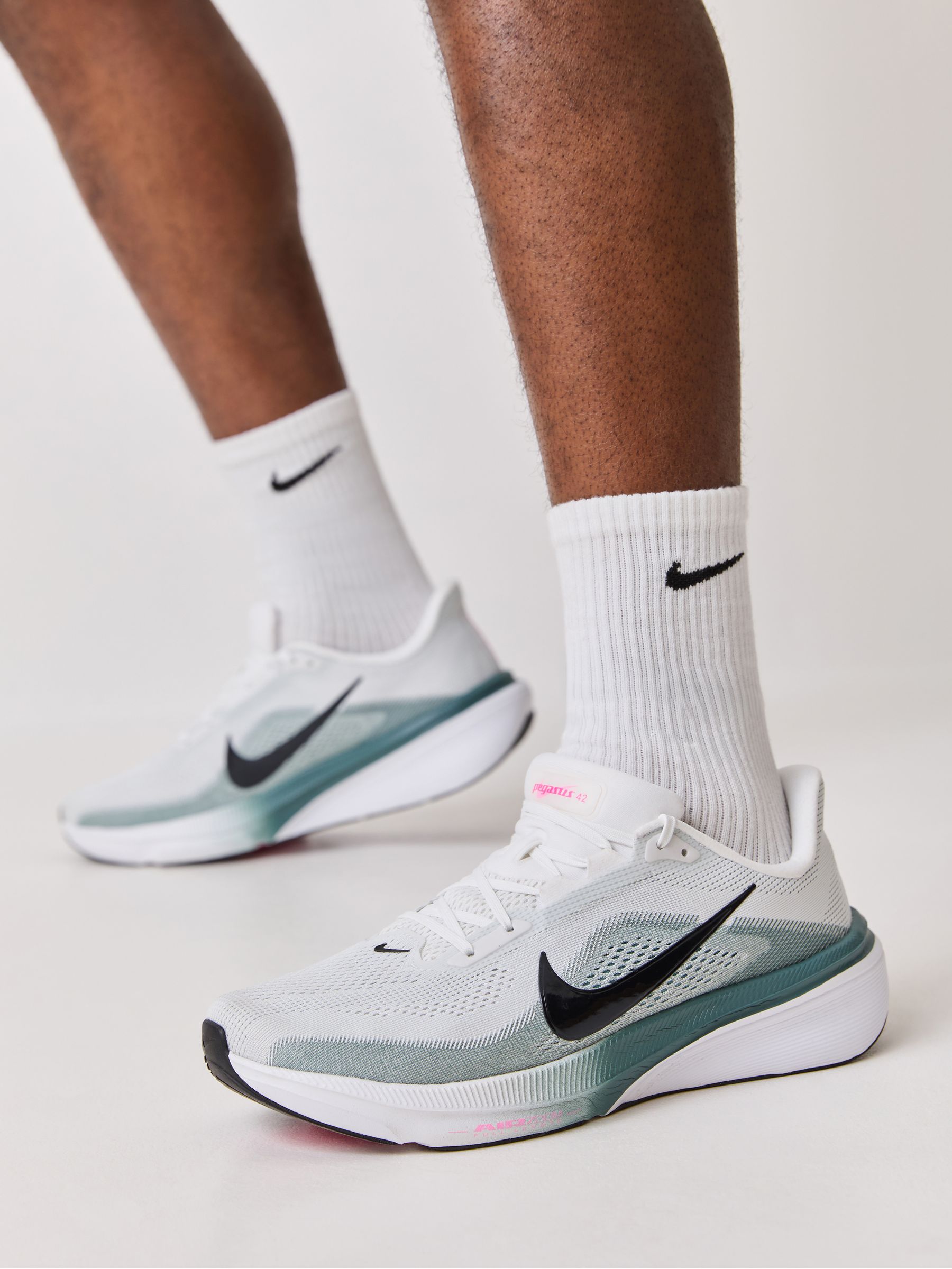 Next：日本 グレー / ホワイト - Nike Pegasus 42 ランニングシューズ