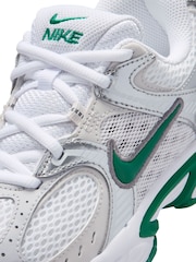 Nike White/Silver Green Youth V5 Runner Trainers - Image 6 of 8